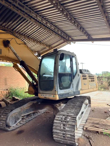 Escavadeiras Volvo, Caterpillar e NewHolland
