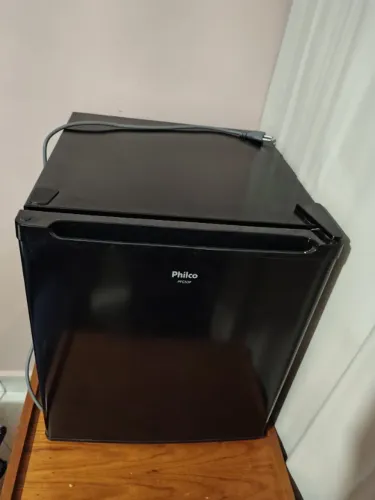 Frigobar Philco 45l  cor preto  110 v  seminovo  R$ 450,00