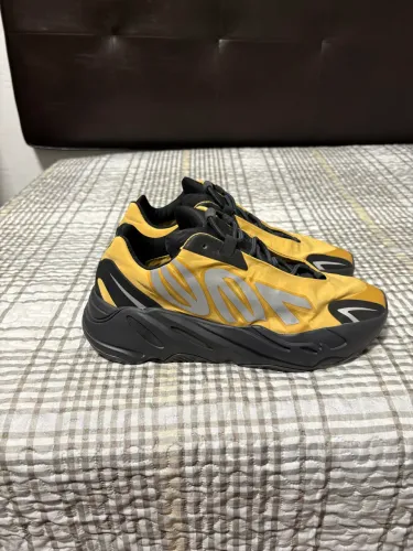 Adidas Yeezy Boost 700 MNVN Honey flux  tamanho 42 tênis novo zerado