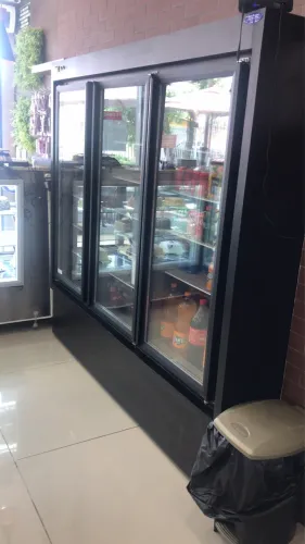 Refrigerador 3 portas frente e 2 atrás 