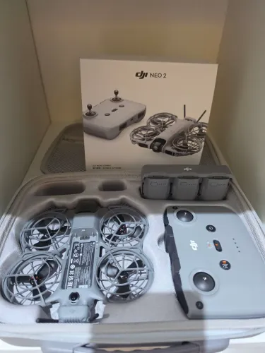 Mini Drone Dji Neo 2 Fly More Com Controle + 3 Baterias Cinza (Novo com caixa aberta)