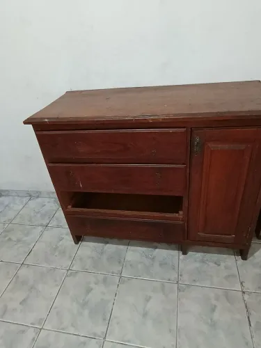 Cômoda de madeira