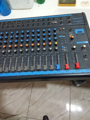 Mesa de som e amplificador