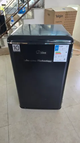 Frigobar Retrô 93 litros Preto Inverter Technology Bivolt Midea