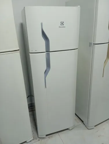 Vendo Geladeira Electrolux 262Litros 110Volts, Revisada e Com 3 Meses de Garantia