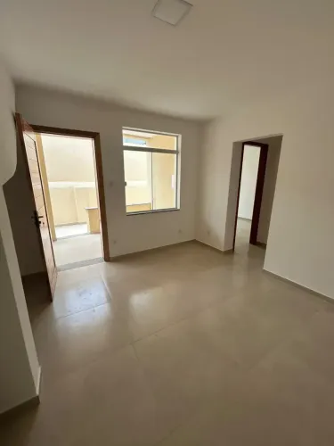 APARTAMENTO TÉRREO TOTALMENTE REFORMADO . 1ª LOCAÇÃO - Av. Nilo Peçanha, Centro de Dq. Cax