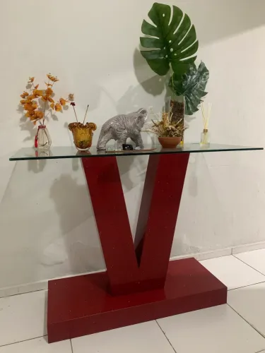 Mesa de mármore com vidro em excelente uso