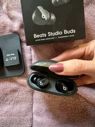 Fone Beats Studio Buds (com cancelamento de ruído)