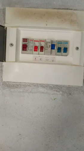 Eletricista e montador