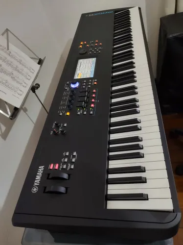 Teclado Yamaha MODX8 Plus