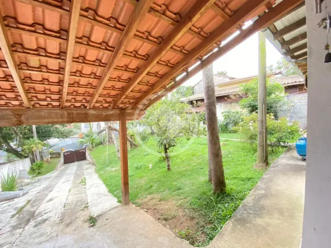 Vendo casa terrea em condominio fechado na Granja Viana - com 2 dormitórios e um quintal i