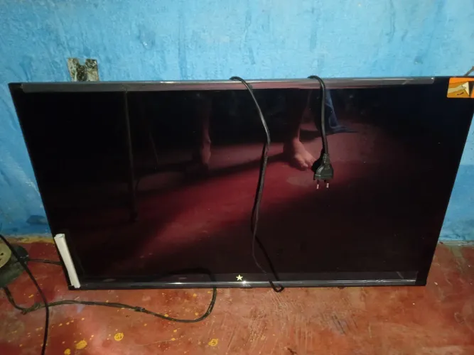 Tv TCL 32 polegadas , está nova mas apresentou um pequeno defeito tela está azul 