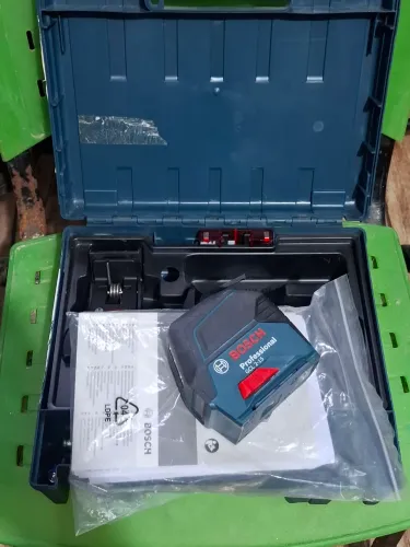Nível Laser Bosch com Prumo ( leia o anuncio )