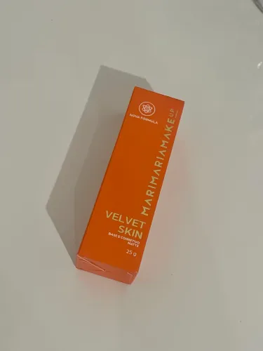 [NUNCA USADO} BASE E CORRETIVO VELVET SKIN MARI MARIA