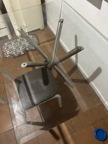 Mesa de vidro base metalica