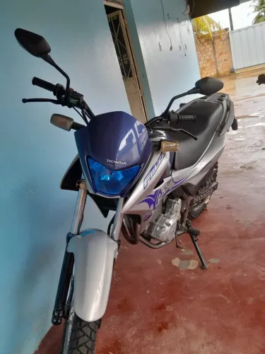 Vendo ou troco Falcon 2001, por uma de menor valor com volta.