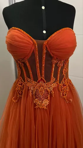 VESTIDO TERRACOTA FESTA PEDRARIA BRILHO, FENDA, FORMATURA, MADRINHA, DEBUTANTE, LUXO