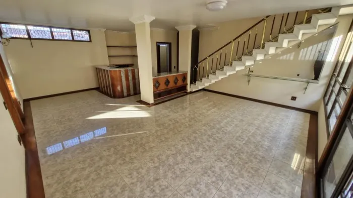 Casa á venda com 4 dormitórios sendo 2 suítes - Chácara Urbana - Jundiaí/SP REF: CA56145