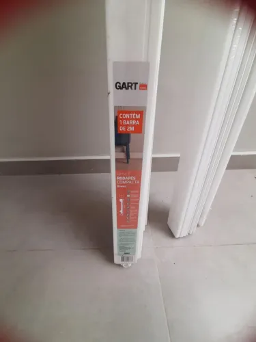 Rodapé de poliestireno