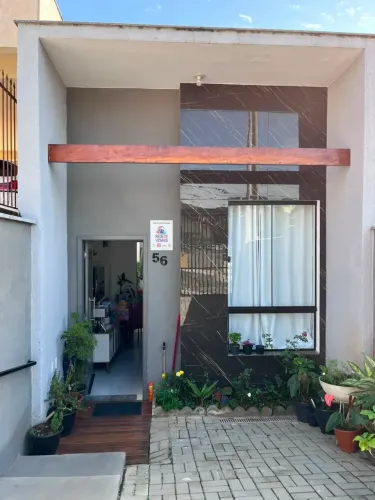 Casa Geminada Térrea | Próximo a Rua Barra Velha | 2 Quartos | Estacionamento | Varanda