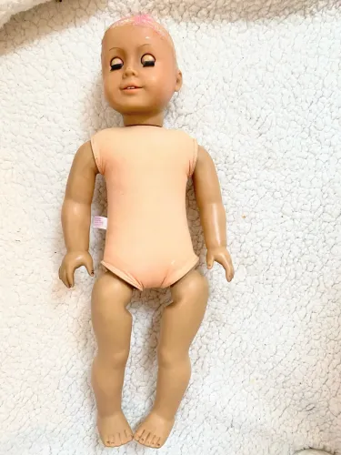 Boneca American Girls para restaurar