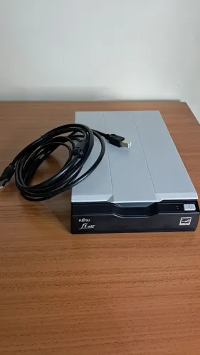 Scanner Profissional Fujitsu fi-65F seminovo para fotos e documentos 10 x 15