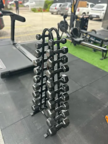 Jogo de halteres com suporte