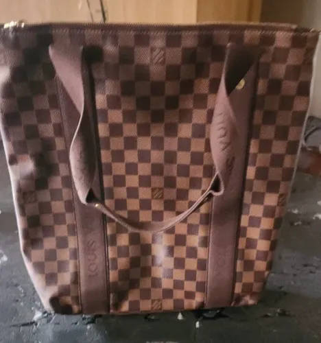 Desapegando de bolsa Tote Louis Vuitton Cabas Beaubourg Damier Ebene.