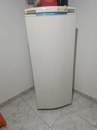 Vende-se Geladeira em boas condições de uso