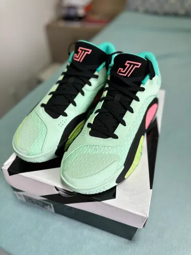 Vendo ou troco Tênis Jordan Tatum 2, por bicicleta aro 29!!!!!