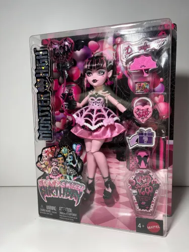 BONECA MONSTER HIGH DRACULAURA SCARY SWEET BIRTHDAY 