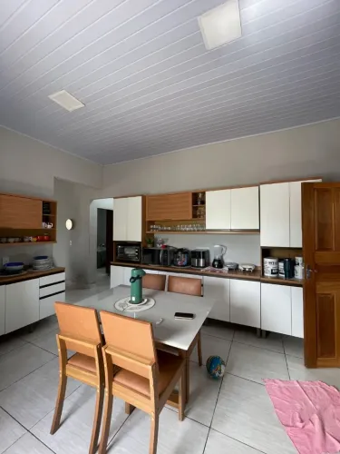 Vendo casa no Polo Benfica .