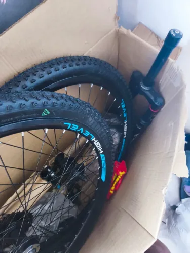 BICICLETA KGT NOVA NA CAIXA