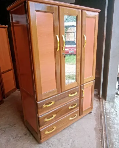 Guarda roupa de solteiro - madeira maciça 3 portas novo