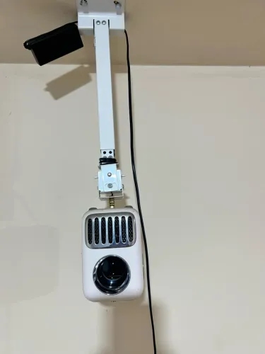 PROJETOR WANBO + TELA DE PROJEÇÃO + SUPORTE DE TETO