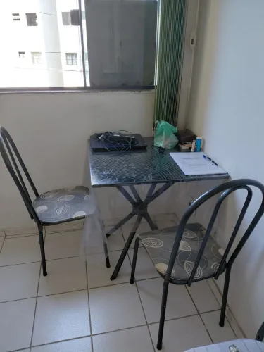 VENDO MESA COM QUATRO CADEIRAS
