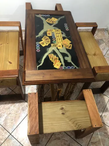 Mesa decorativa com bancou