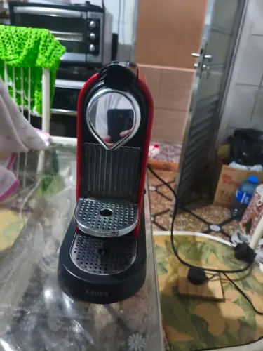 Cafeteira Nespresso CitiZ Krups - Vermelha (Excelente Estado)