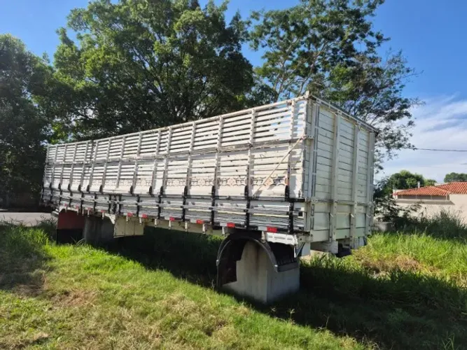 Carroceria São João Itabaiana 9.30 mt ano 2013 p Scania P.