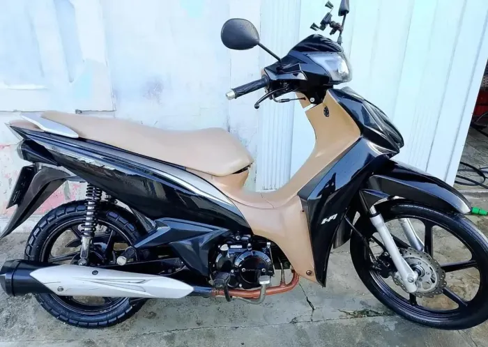 Vendo e troco Wayang R10 125cc enplacada.