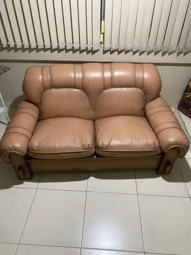 Sofá 2 lugares de couro