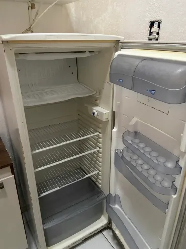 Geladeira bem conservada