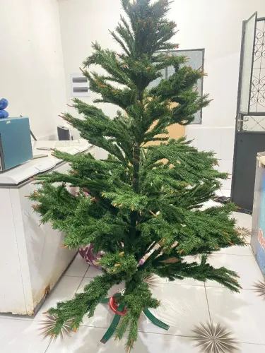 Árvore de Natal Artificial Verde - Pronta para o Natal!