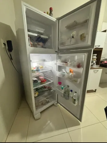 Geladeira semi nova