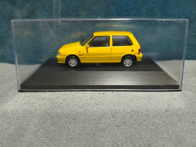 Miniatura Fiat Uno turbo 1:43
