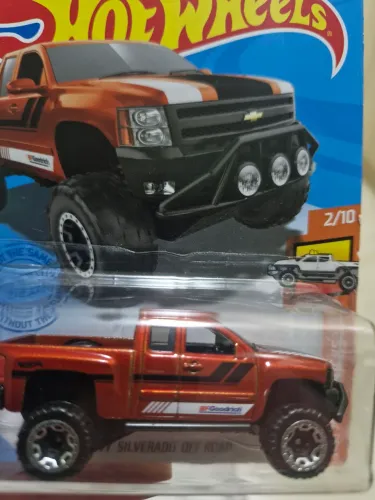Chevy Silverado Off Road - Hot Wheels - HW Hot Trucks - GRY92 - Pickup Caminhonete