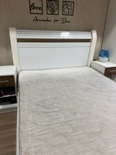 Vende se cama de casal com colchão 