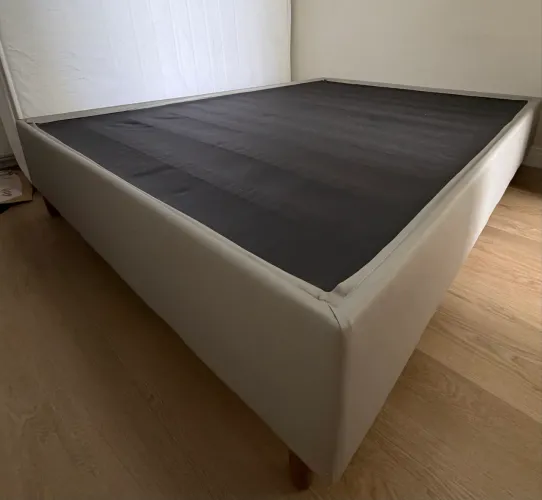 Vende se box casal
