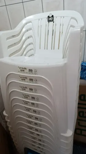 Cadeiras plásticas