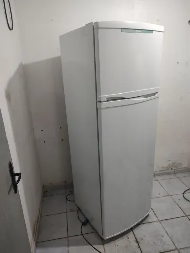 Geladeira Consul frost free gelando perfeitamente bem conservada faço entrega 1100